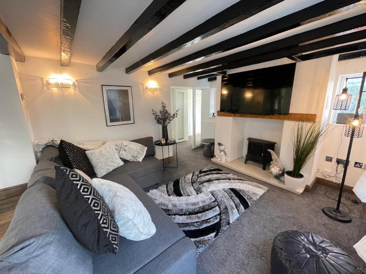 Tollgate House - Luxury Cozy Cottage - Huge Hot Tub - Alton Towers Cheadle  Esterno foto