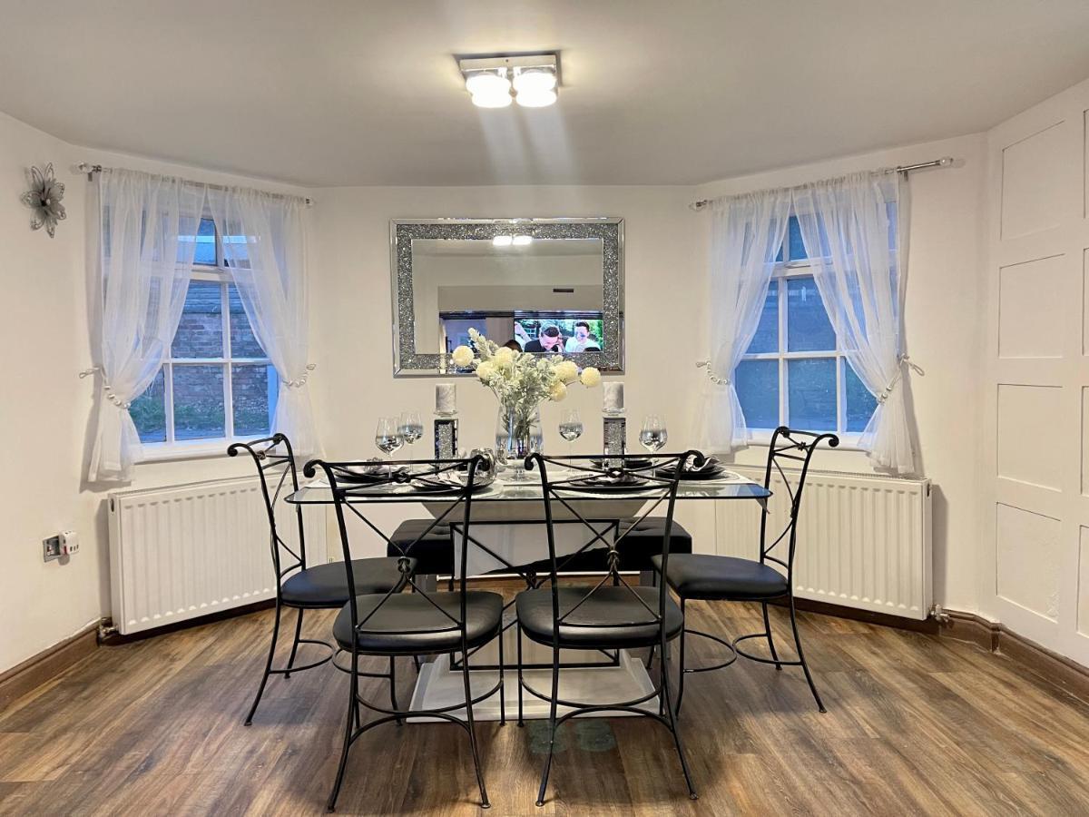 Tollgate House - Luxury Cozy Cottage - Huge Hot Tub - Alton Towers Cheadle  Esterno foto