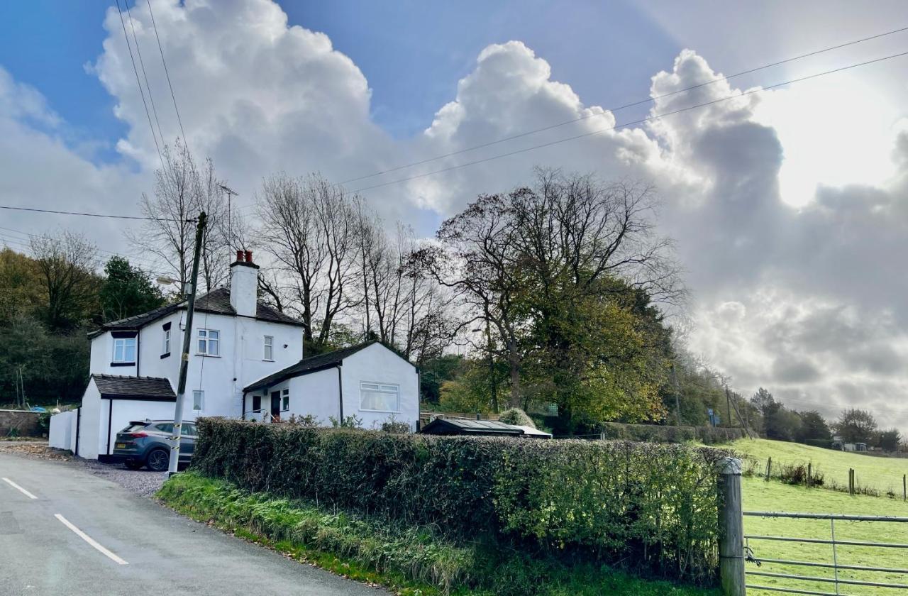 Tollgate House - Luxury Cozy Cottage - Huge Hot Tub - Alton Towers Cheadle  Esterno foto