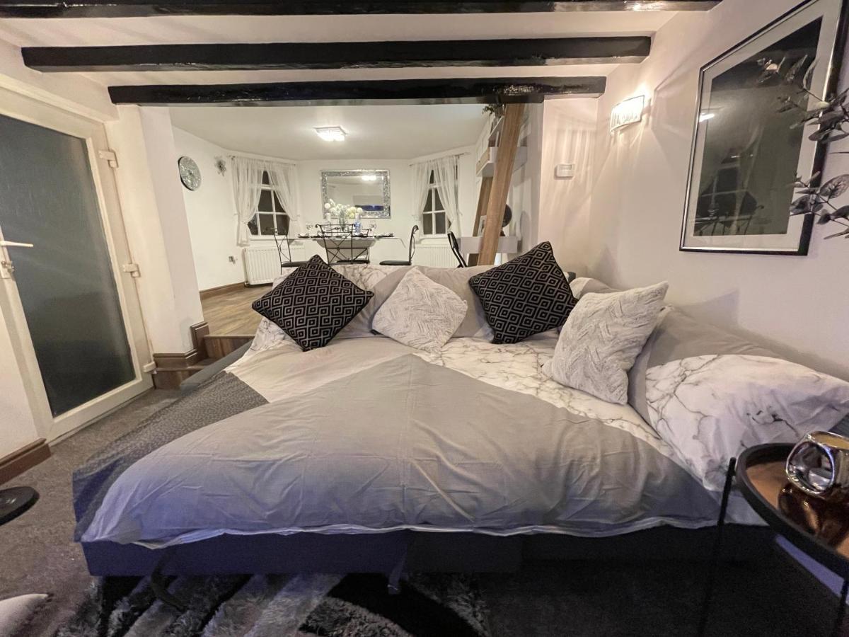 Tollgate House - Luxury Cozy Cottage - Huge Hot Tub - Alton Towers Cheadle  Esterno foto