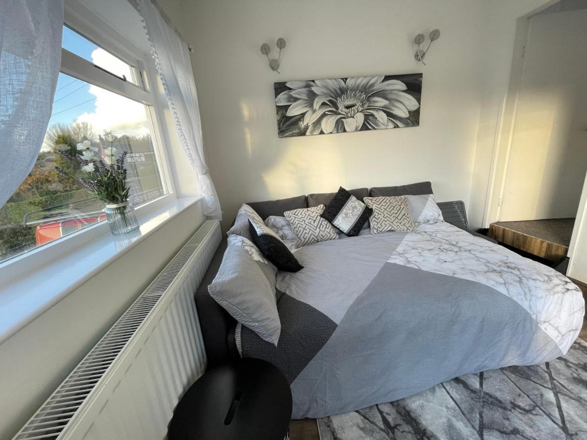 Tollgate House - Luxury Cozy Cottage - Huge Hot Tub - Alton Towers Cheadle  Esterno foto