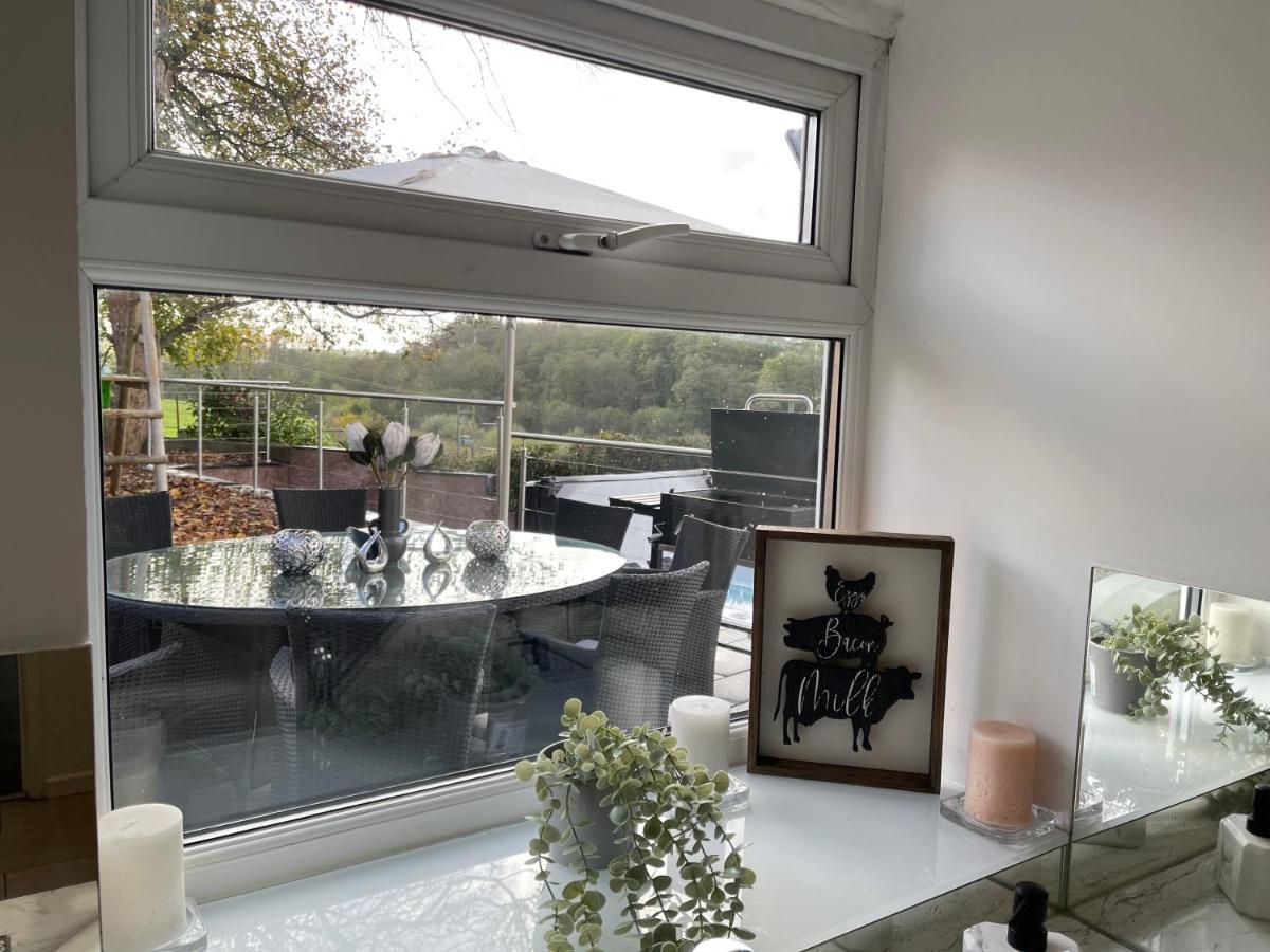 Tollgate House - Luxury Cozy Cottage - Huge Hot Tub - Alton Towers Cheadle  Esterno foto