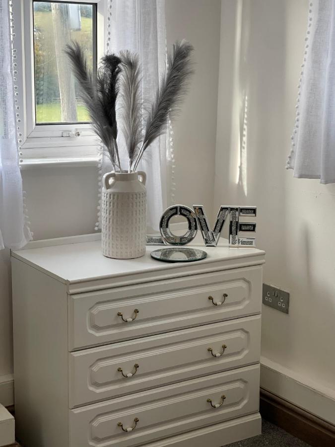 Tollgate House - Luxury Cozy Cottage - Huge Hot Tub - Alton Towers Cheadle  Esterno foto