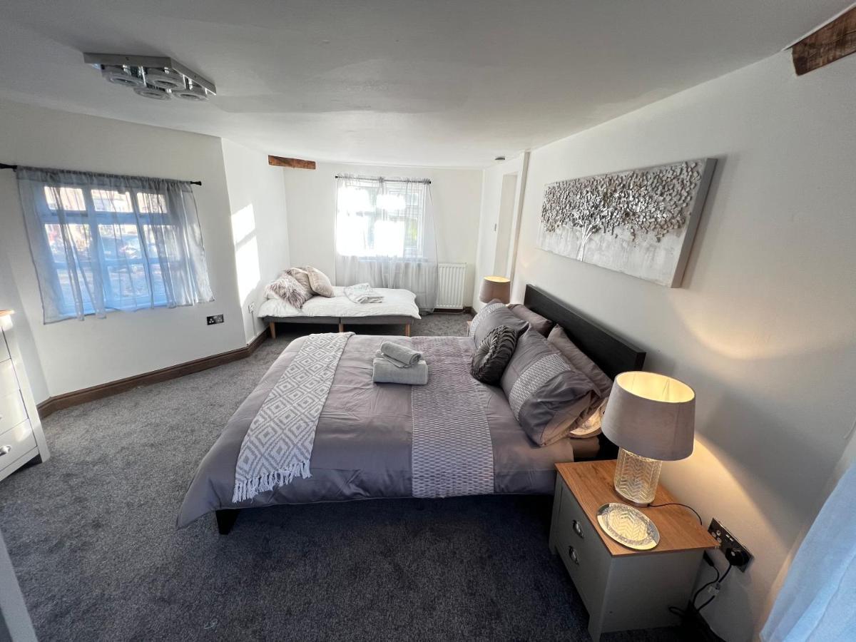 Tollgate House - Luxury Cozy Cottage - Huge Hot Tub - Alton Towers Cheadle  Esterno foto