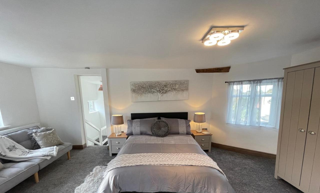 Tollgate House - Luxury Cozy Cottage - Huge Hot Tub - Alton Towers Cheadle  Esterno foto
