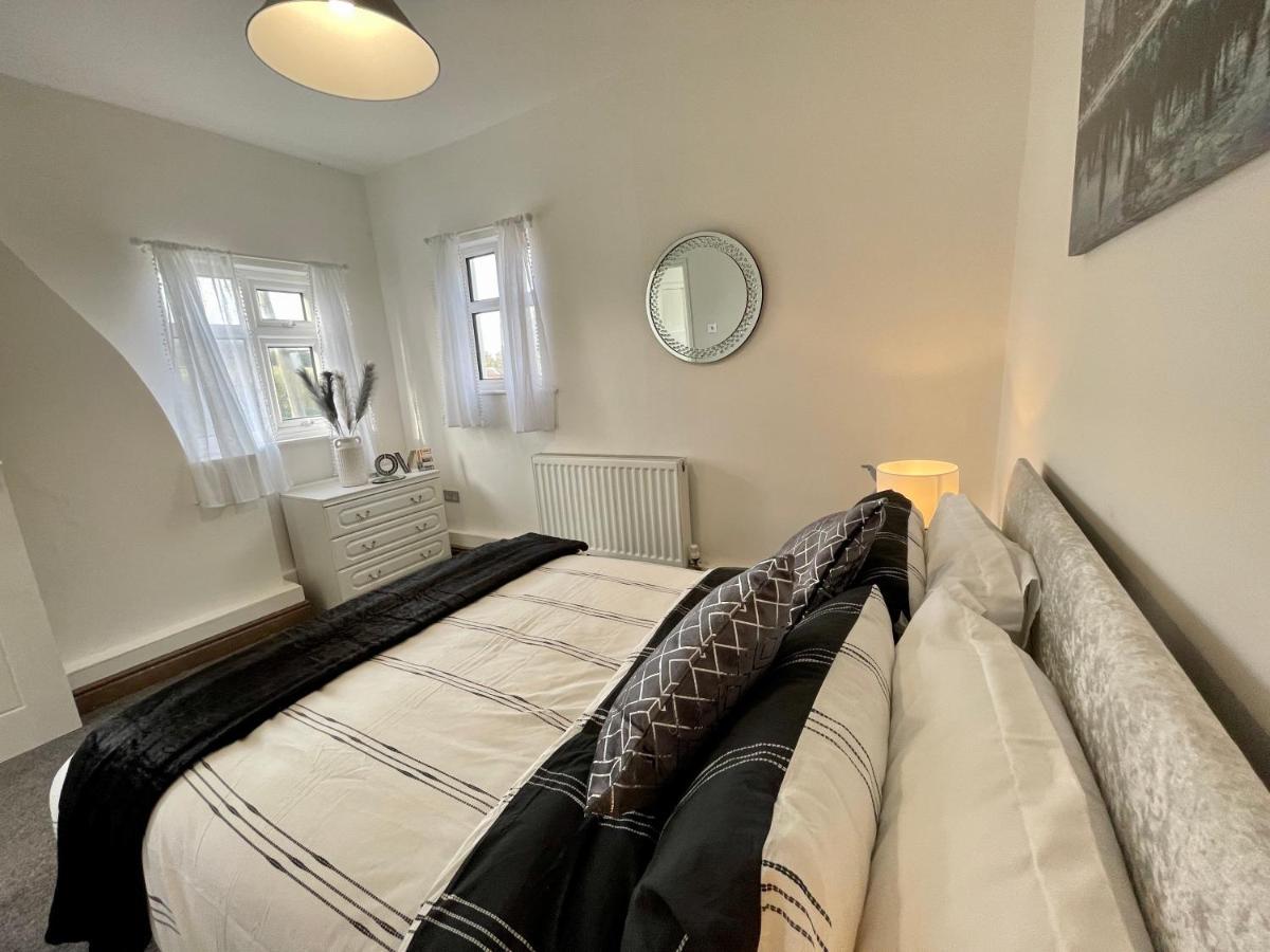 Tollgate House - Luxury Cozy Cottage - Huge Hot Tub - Alton Towers Cheadle  Esterno foto