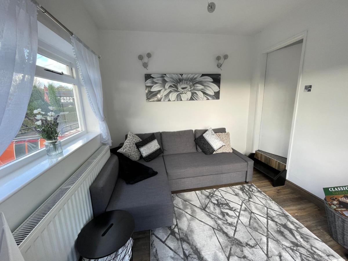 Tollgate House - Luxury Cozy Cottage - Huge Hot Tub - Alton Towers Cheadle  Esterno foto